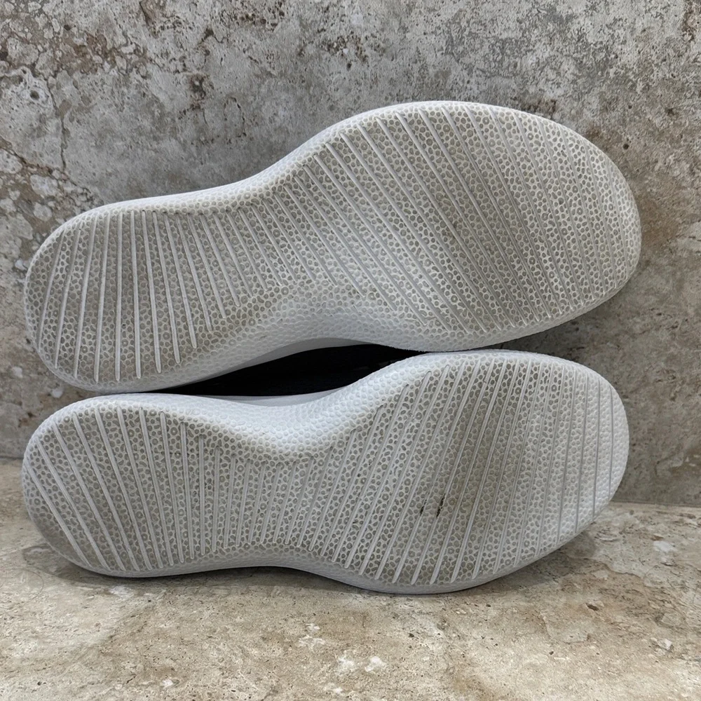 Allbirds Women's Black Mesh Sneakers with White Soles - Picture 4 of 6